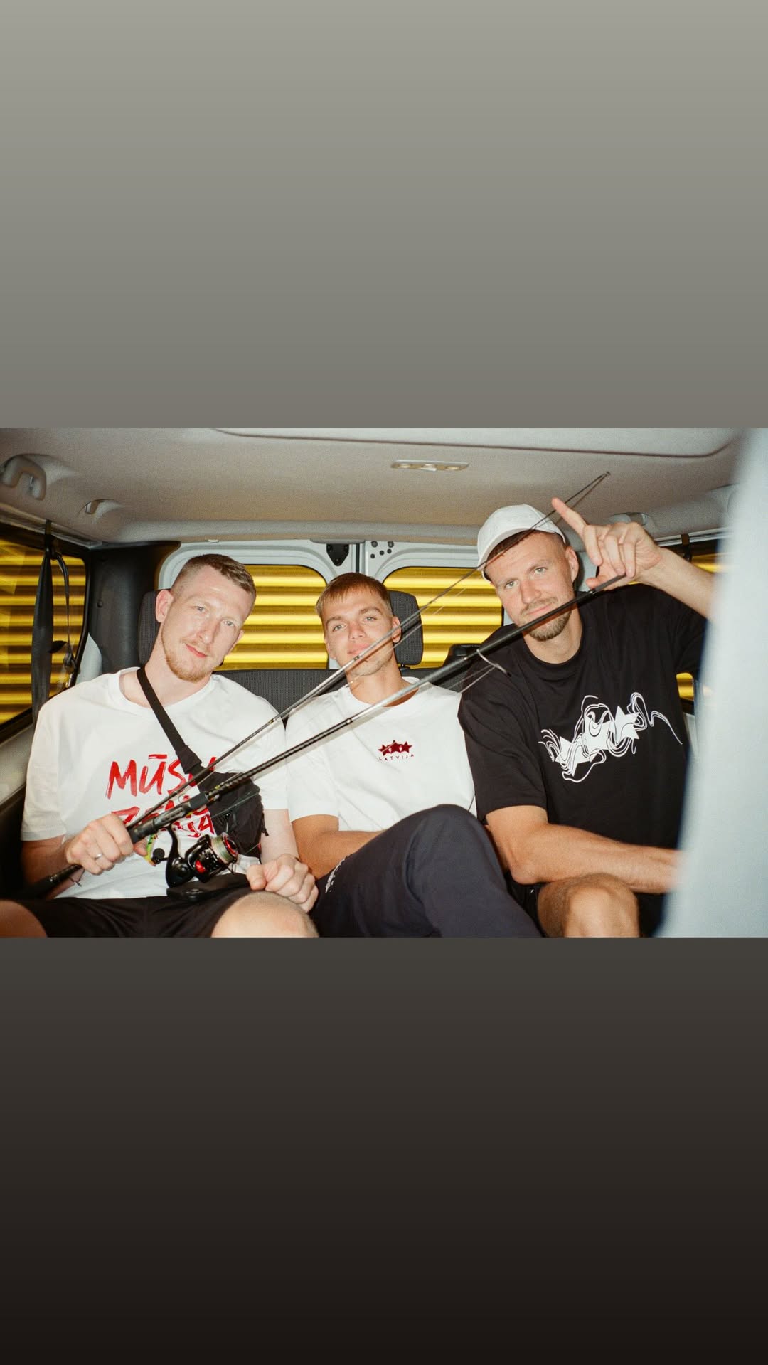 更新Ins, 送去了老鹰