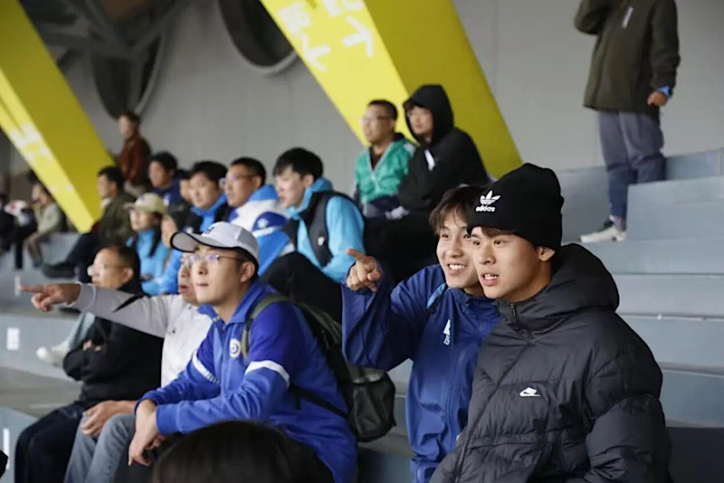 天地区足球, 搏付出的最, 着统一的 天地区足球, 搏付出的最, 着统一的